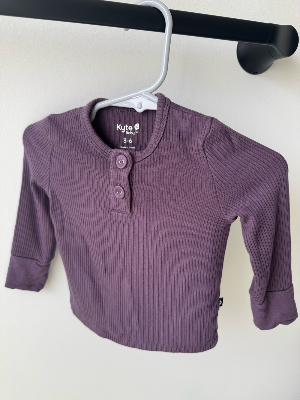 Kyte Ribbed Currant Henley set - Picture 2 of 2